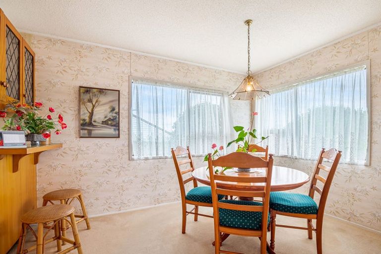 Photo of property in 8 Chablis Place, Henderson, Auckland, 0612