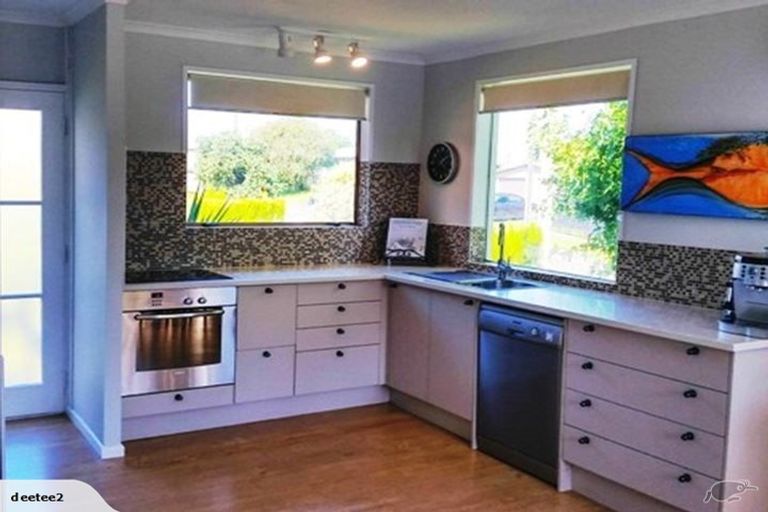 Photo of property in 1/32 Teal Crescent, Beach Haven, Auckland, 0626