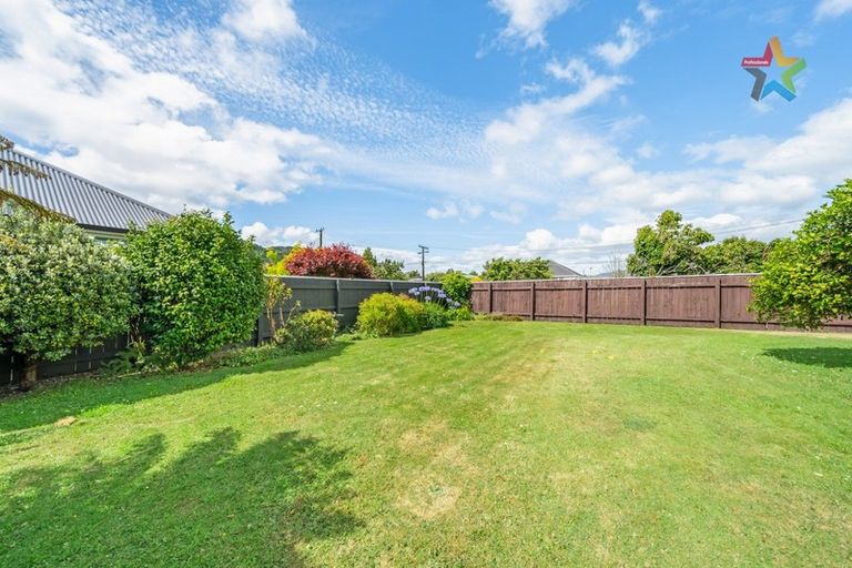 Photo of property in 1 Craig Grove, Elderslea, Upper Hutt, 5018