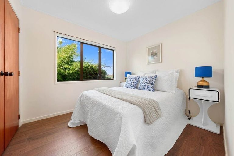 Photo of property in 2/22 Cornelian Crescent, Half Moon Bay, Auckland, 2012