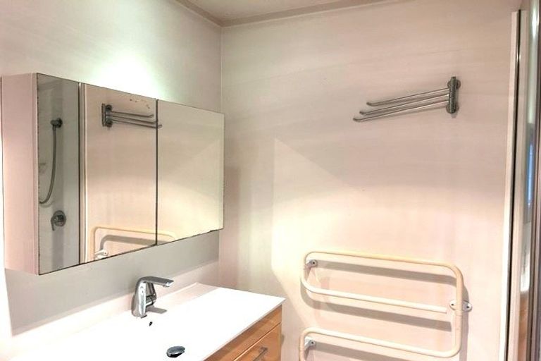 Photo of property in 144 Candia Road, Henderson Valley, Auckland, 0614