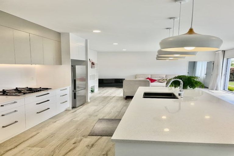 Photo of property in 8 Aporo Drive, Kumeu, 0810