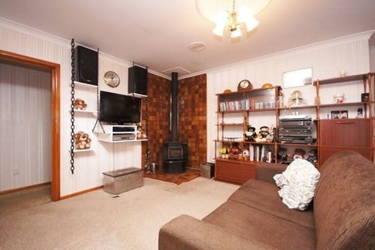 Photo of property in 61 Denise Crescent, Hornby, Christchurch, 8042