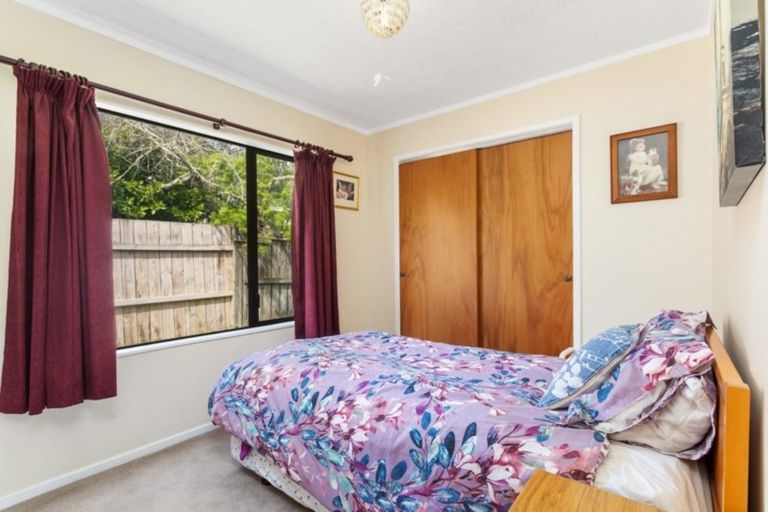 Photo of property in 4 Thistledew Place, Bayview, Auckland, 0629