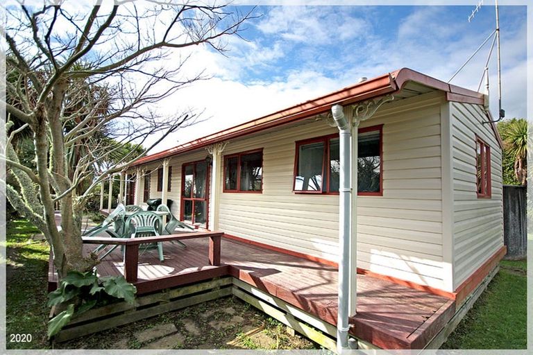 Photo of property in 17 Aru Street, Tangimoana, 4822