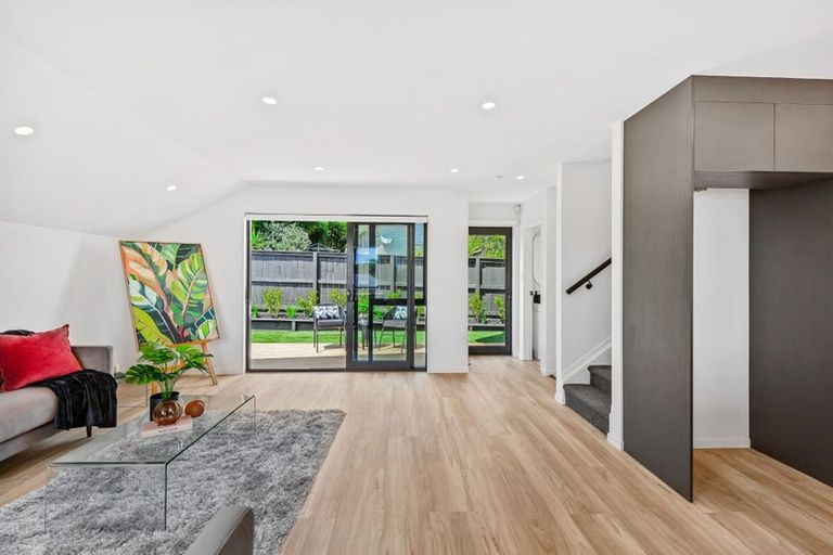 Photo of property in 4/13 Fairdale Place, Birkdale, Auckland, 0626