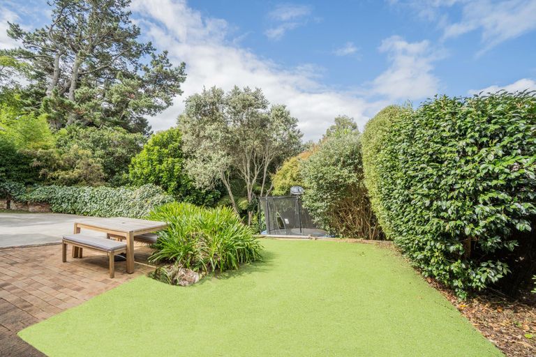 Photo of property in 6 Barker Rise, Northcross, Auckland, 0632