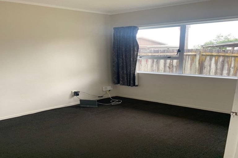 Photo of property in 1/13 Cyril Crescent, West Harbour, Auckland, 0618