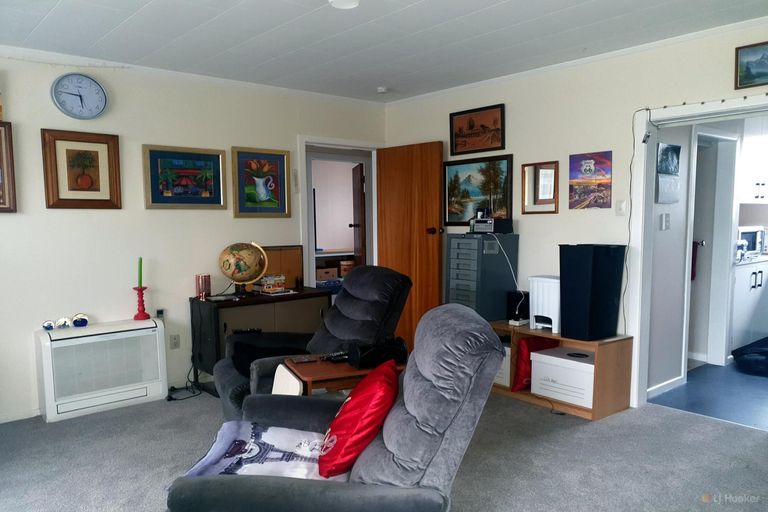 Photo of property in 2/90 Avenue Road, West End, Timaru, 7910
