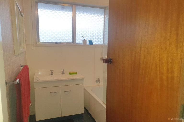 Photo of property in 2/90 Avenue Road, West End, Timaru, 7910