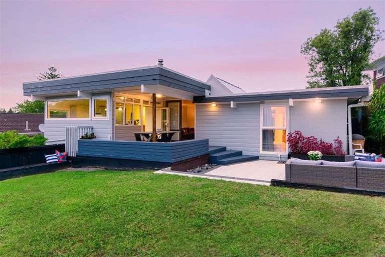 Photo of property in 43 Knightsbridge Drive, Forrest Hill, Auckland, 0620