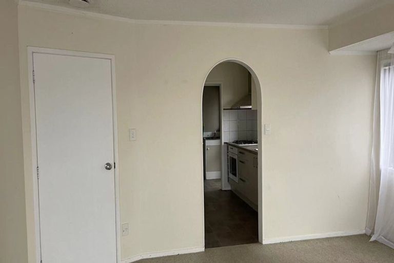 Photo of property in 1/309 Wairau Road, Totara Vale, Auckland, 0627