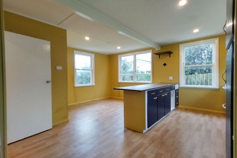 Photo of property in 43 Hiwi Crescent, Titahi Bay, Porirua, 5022