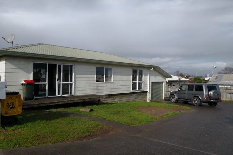 Photo of property in 2/43 Solveig Place, Randwick Park, Auckland, 2105