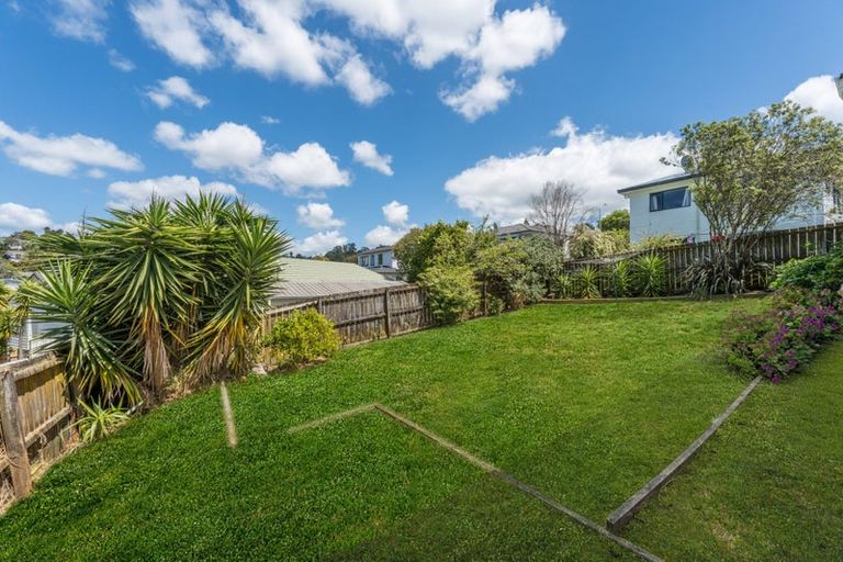 Photo of property in 3 Loughanure Place, Massey, Auckland, 0614
