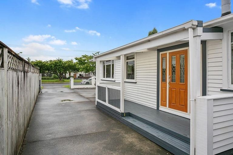 Photo of property in 307 Shakespeare Street, Leamington, Cambridge, 3432