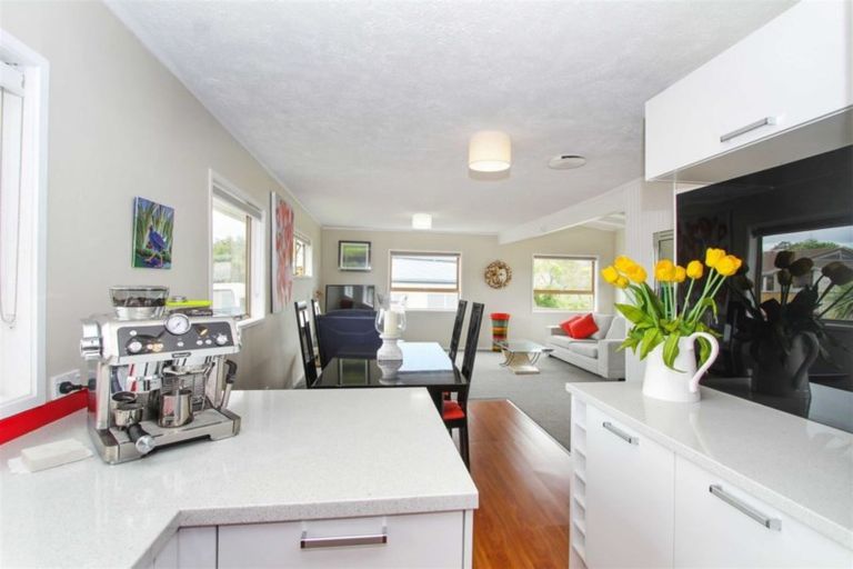 Photo of property in 13a Bay Street, Red Beach, 0932