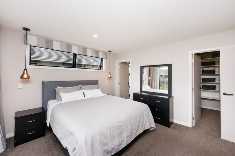 Photo of property in 4 Sardinia Grove, Fitzherbert, Palmerston North, 4410