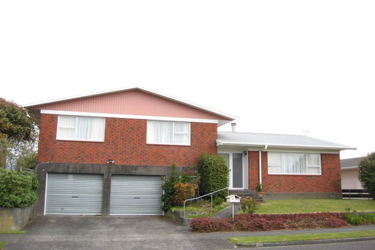 Photo of property in 15 Longview Drive, Merrilands, New Plymouth, 4312