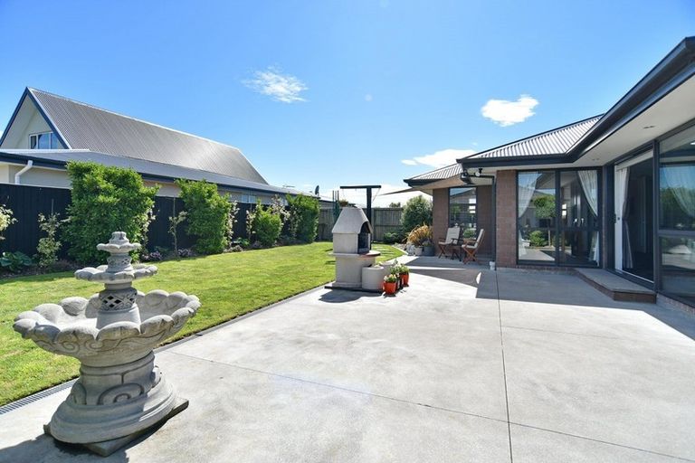 Photo of property in 16 Beech Drive, Rangiora, 7400
