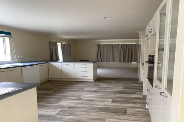 Photo of property in Chantelle Close, 44e Lavery Place, Sunnynook, Auckland, 0632