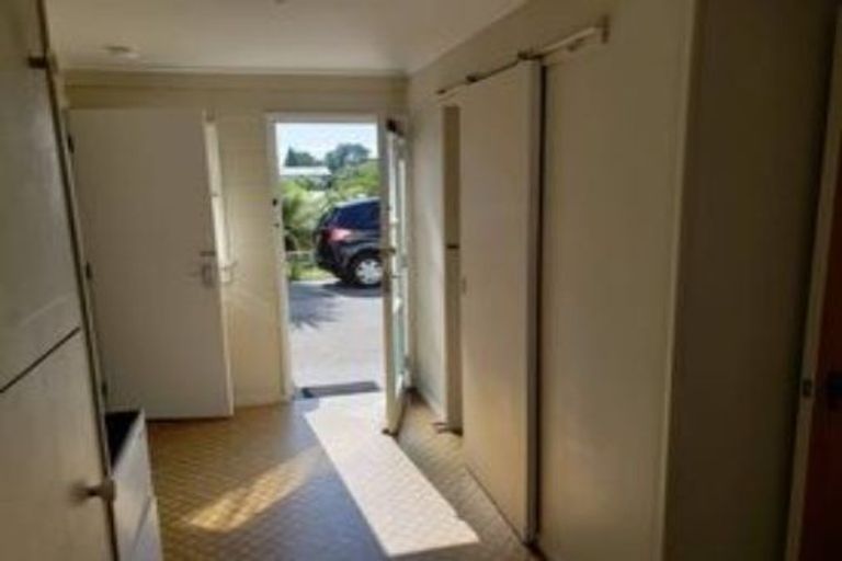 Photo of property in 88 Chivalry Road, Glenfield, Auckland, 0629