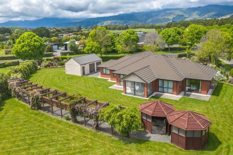 Photo of property in 2 Ivy Lane, Ohau, Levin, 5570