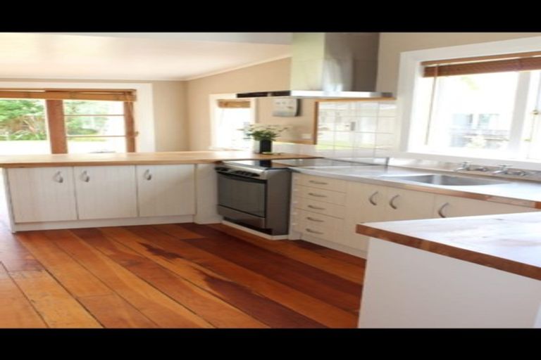 Photo of property in 27 Oxford Street, Fairfield, Hamilton, 3214