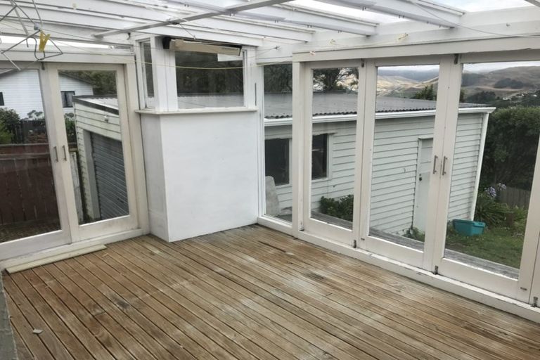 Photo of property in 16 Diane Grove, Paparangi, Wellington, 6037