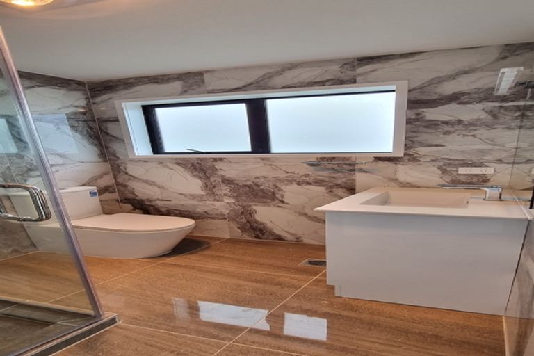 Photo of property in 2b Glenvil Lane, Te Atatu Peninsula, Auckland, 0610