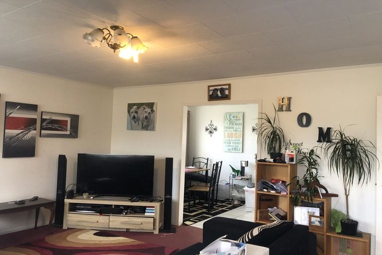 Photo of property in 15 Penfold Place, Henderson, Auckland, 0610