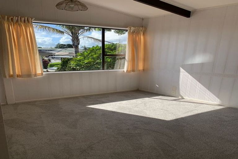 Photo of property in 17 Waller Avenue, Bucklands Beach, Auckland, 2012