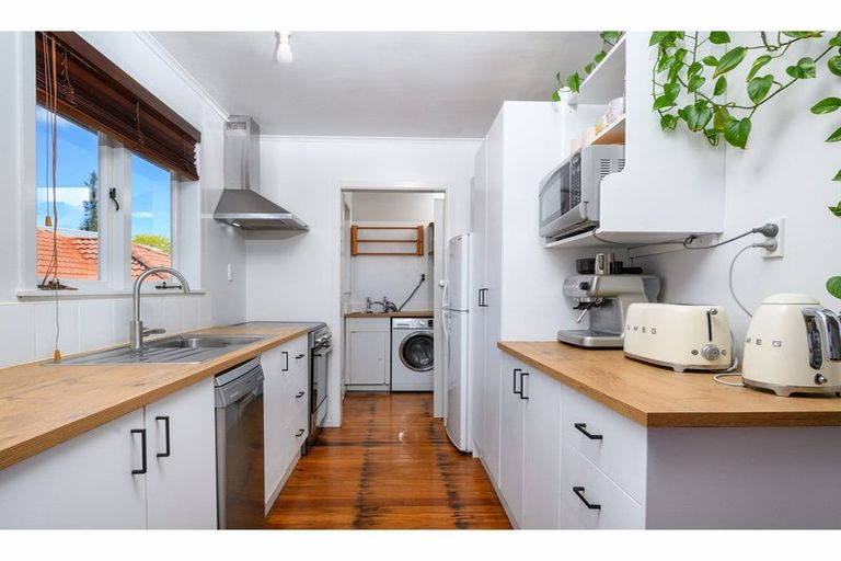 Photo of property in 17 Chorley Avenue, Massey, Auckland, 0614