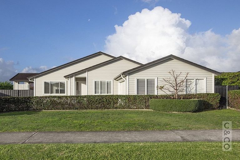 Photo of property in 15 Turpin Road, Riverhead, 0820