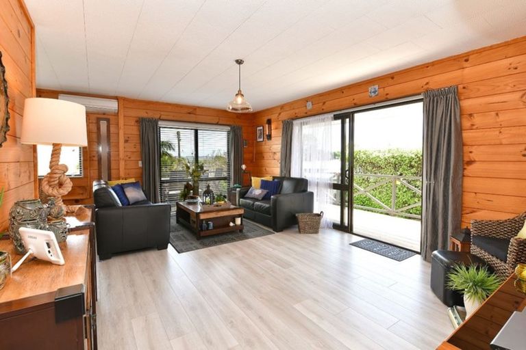 Photo of property in 5 Kaipara Crescent, Helensville, 0800