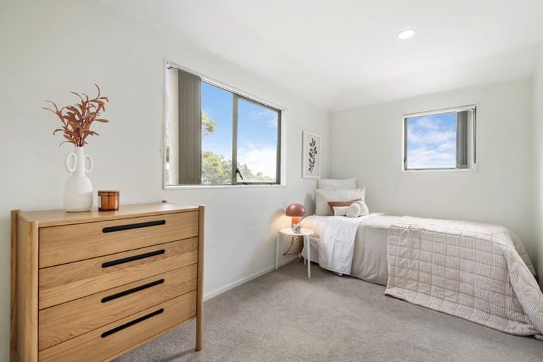 Photo of property in 2/21 Bonito Place, Bayview, Auckland, 0629