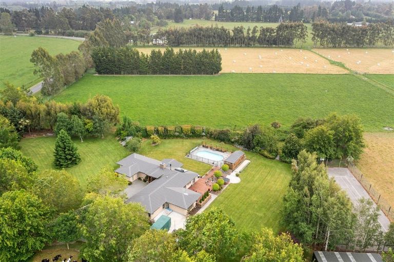 Photo of property in 900 Loburn Whiterock Road, Loburn, Rangiora, 7472