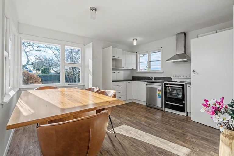 Photo of property in 11 Beatrice Place, Avonhead, Christchurch, 8042