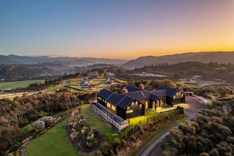 Photo of property in 229 Fairview Drive, Birchville, Upper Hutt, 5372