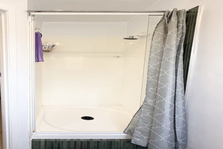 Photo of property in 1/240a East Coast Road, Forrest Hill, Auckland, 0620