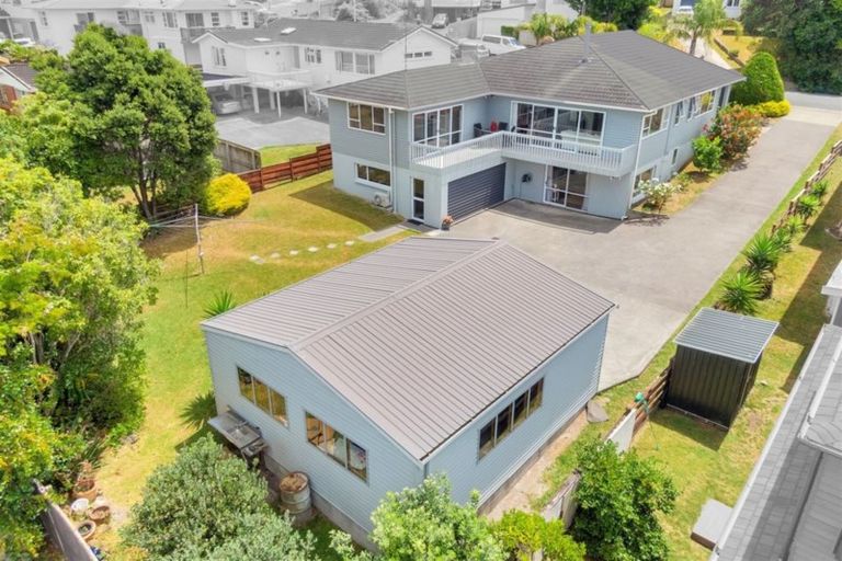 Photo of property in 6 Windsor Place, Windsor Park, Auckland, 0630