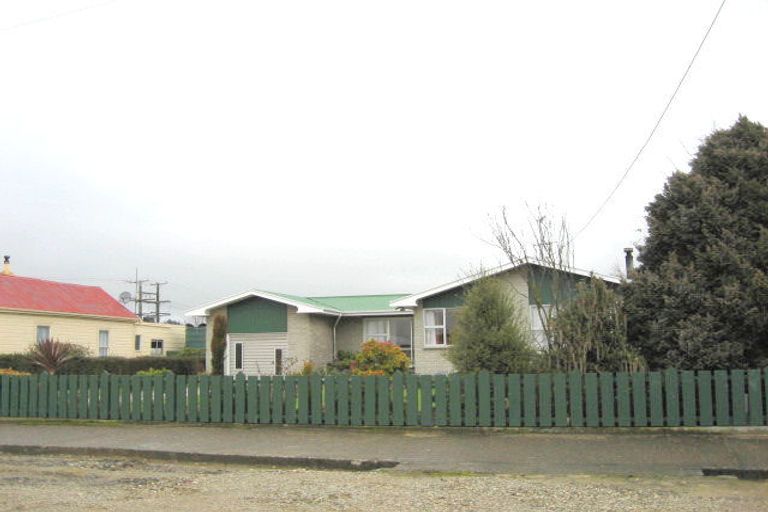 Photo of property in 26 Morton Street, Edendale, 9825