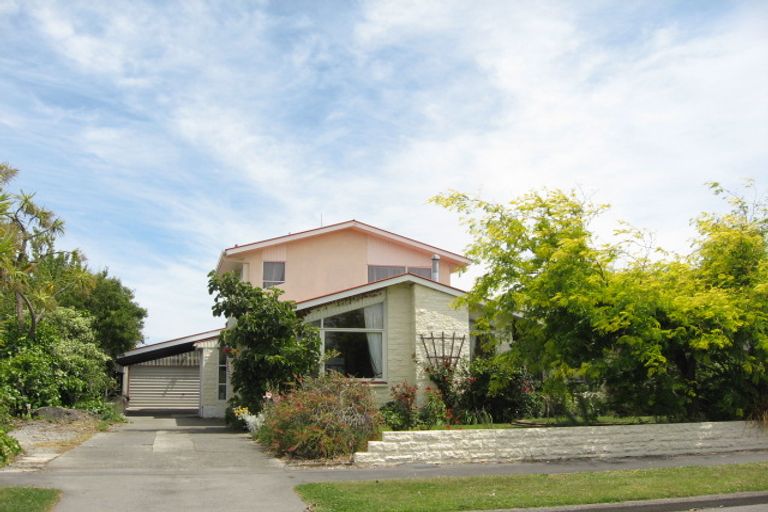 Photo of property in 11 Glenrowan Avenue, Avondale, Christchurch, 8061