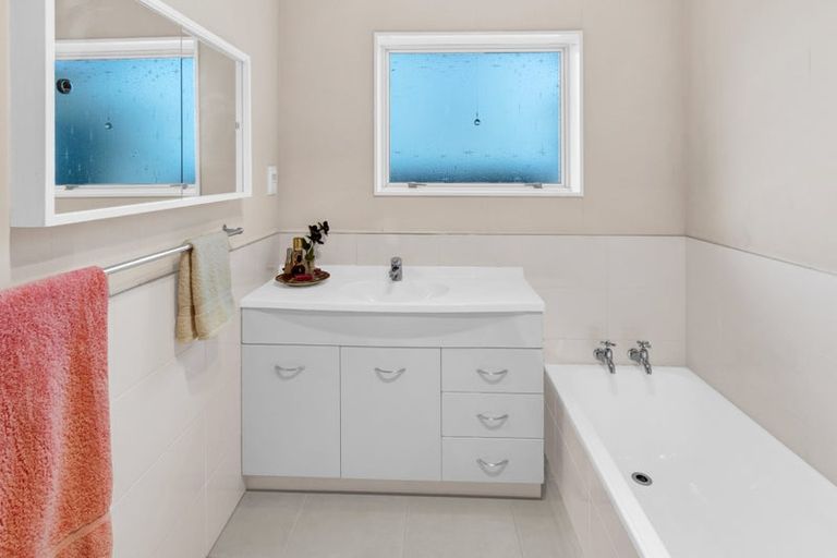 Photo of property in 2/32 Young Street, New Plymouth, 4310