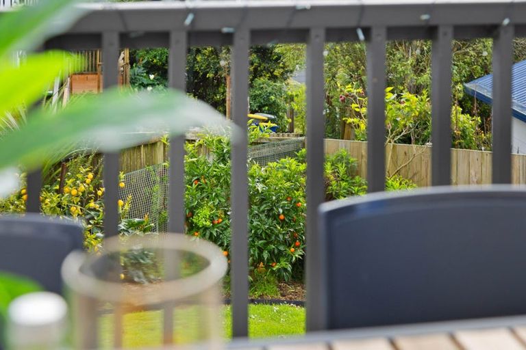 Photo of property in 2/105 Carlisle Road, Torbay, Auckland, 0632