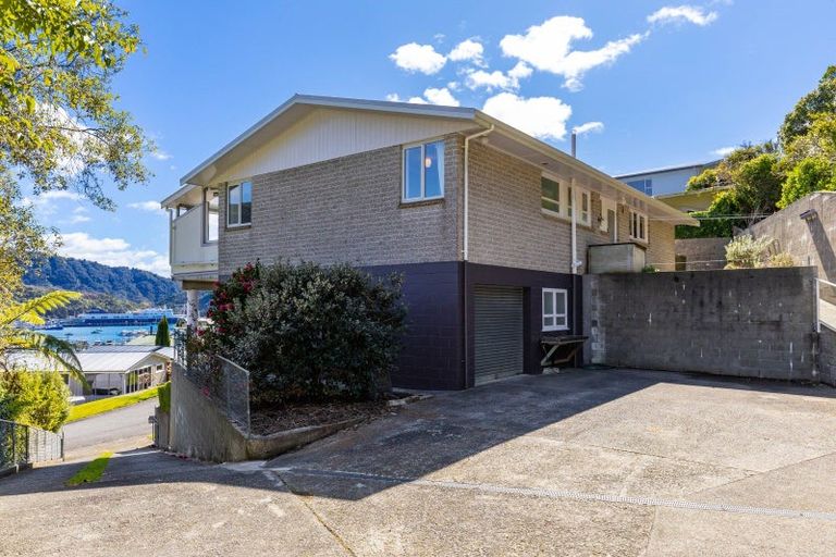 Photo of property in 29 Seaview Crescent, Picton, 7220