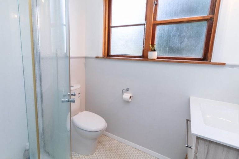 Photo of property in 6 Montgomery Avenue, Karori, Wellington, 6012