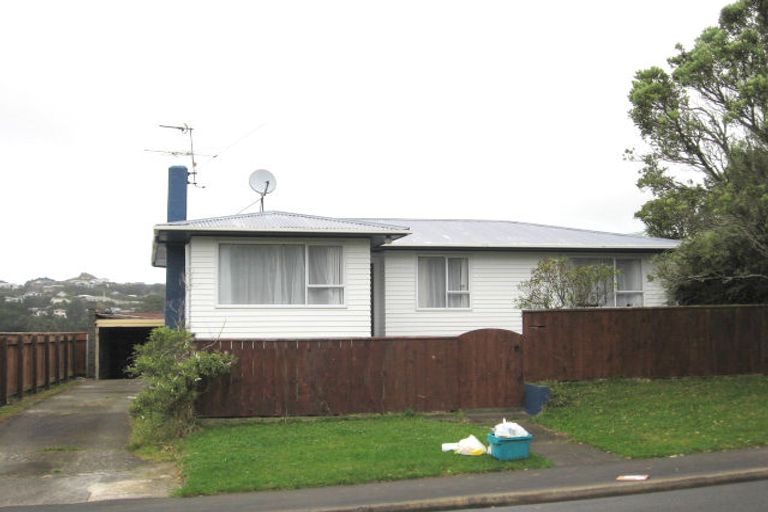 Photo of property in 23 Stewart Drive, Newlands, Wellington, 6037