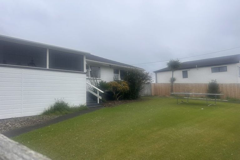 Photo of property in 2a Chapman Road, Te Atatu Peninsula, Auckland, 0610