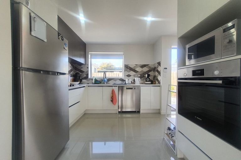 Photo of property in 4/4017 Great North Road, Glen Eden, Auckland, 0602